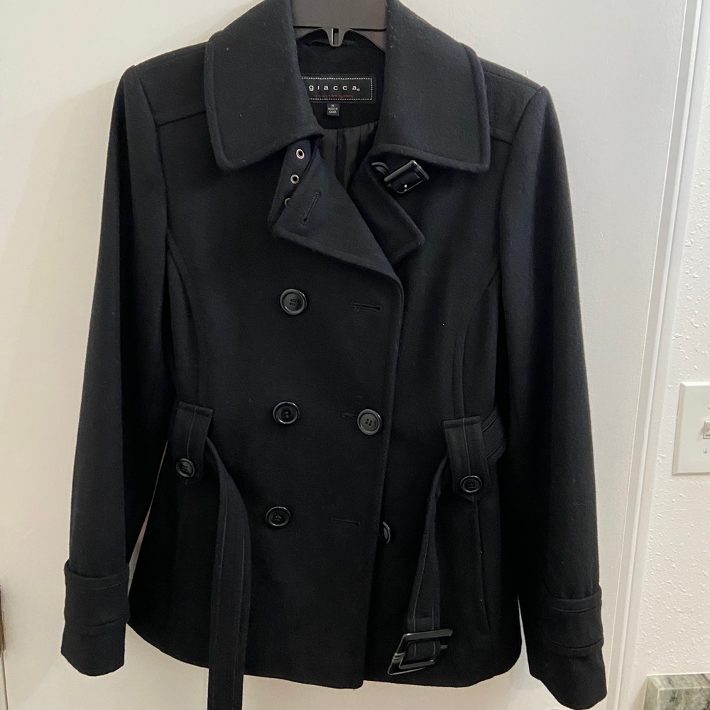 Giacca Women’s black pea coat size medium. Great condition.